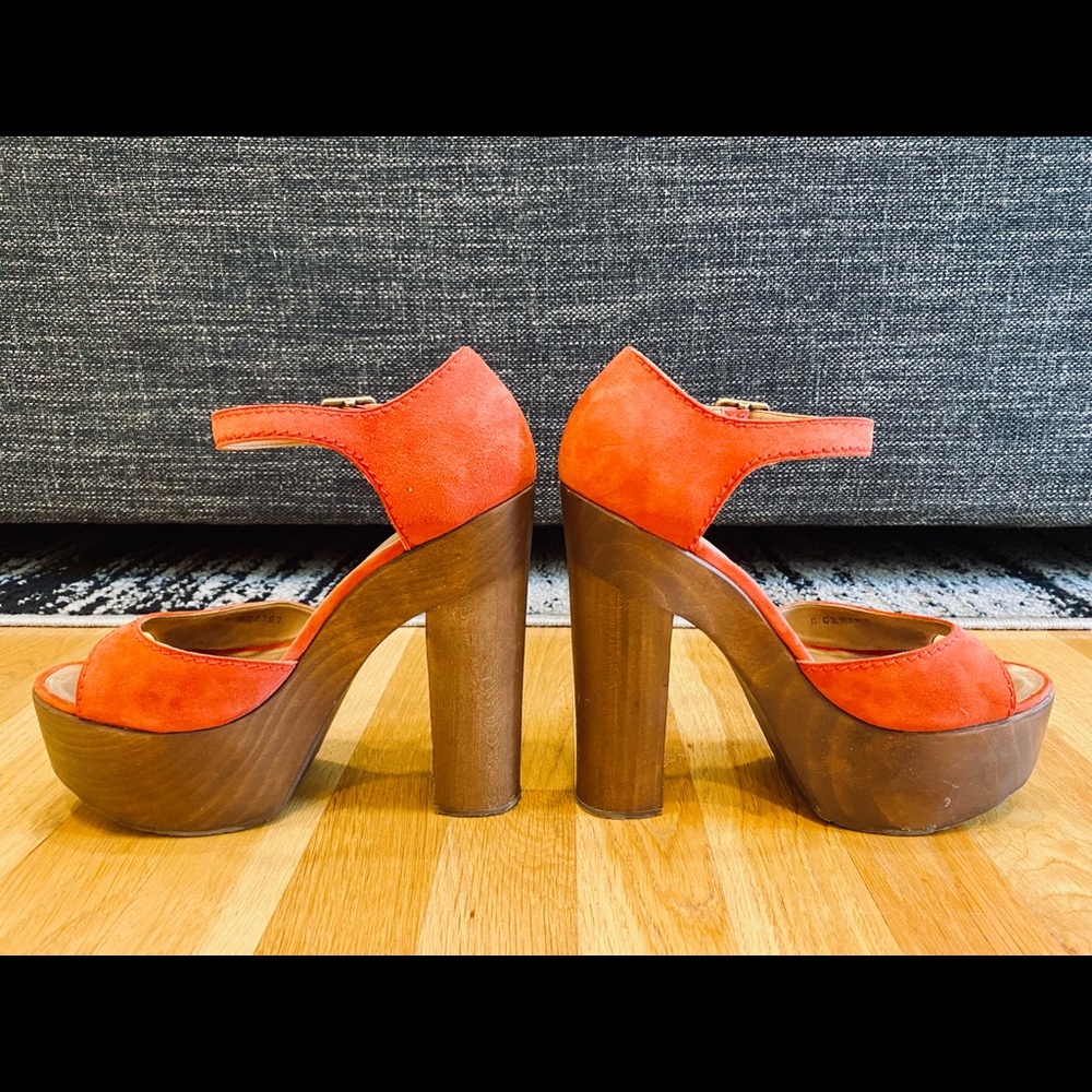 CHANEL Red Suede Wooden Platform Sandals (38) - Picture 16 of 16